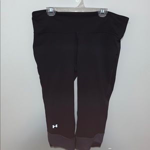 Black Under Armor capris leggings